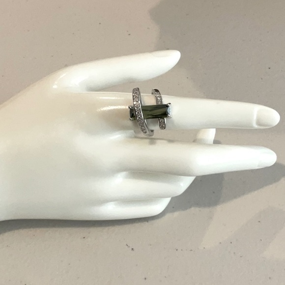 925 Olive Cubic Zirconia & Crystal Ring - Picture 2 of 5